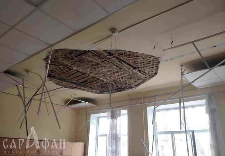 На Кубани ищут подрядчика, после которого в школе рухнул потолок