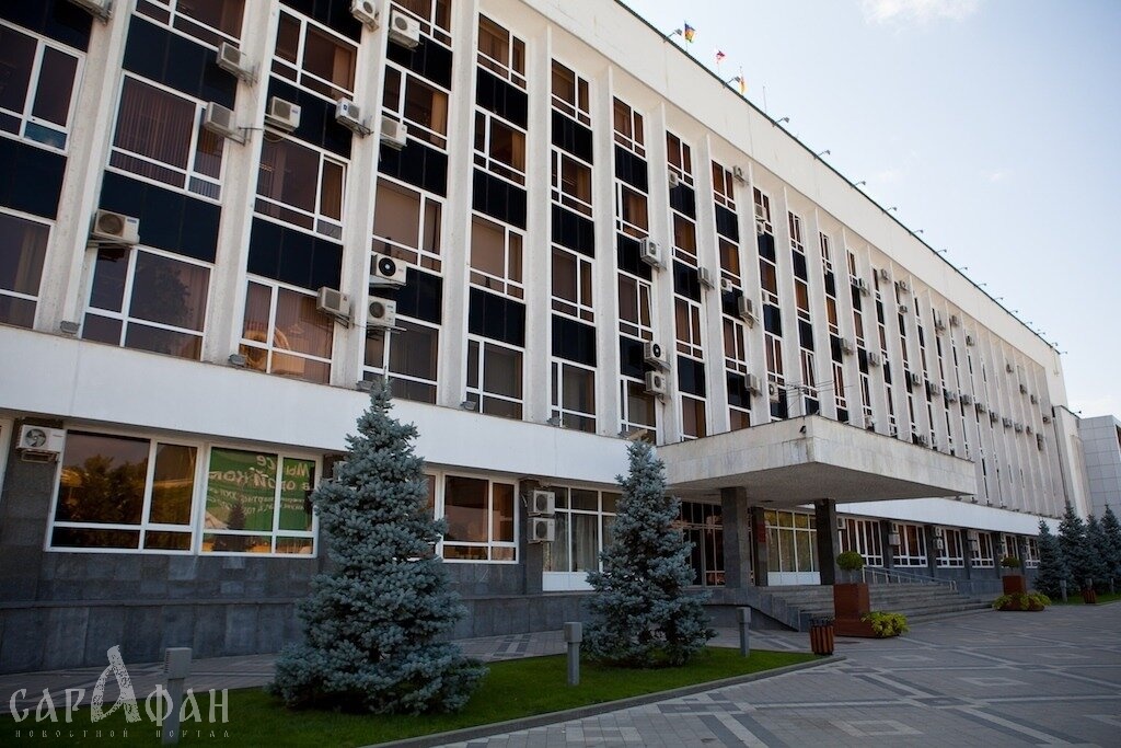 Зарплаты чиновников Краснодара за пять лет выросли на треть