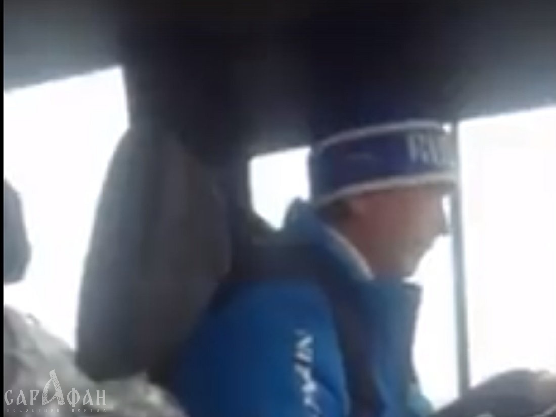 Засыпающий на ходу водитель ростовской маршрутки попал на видео