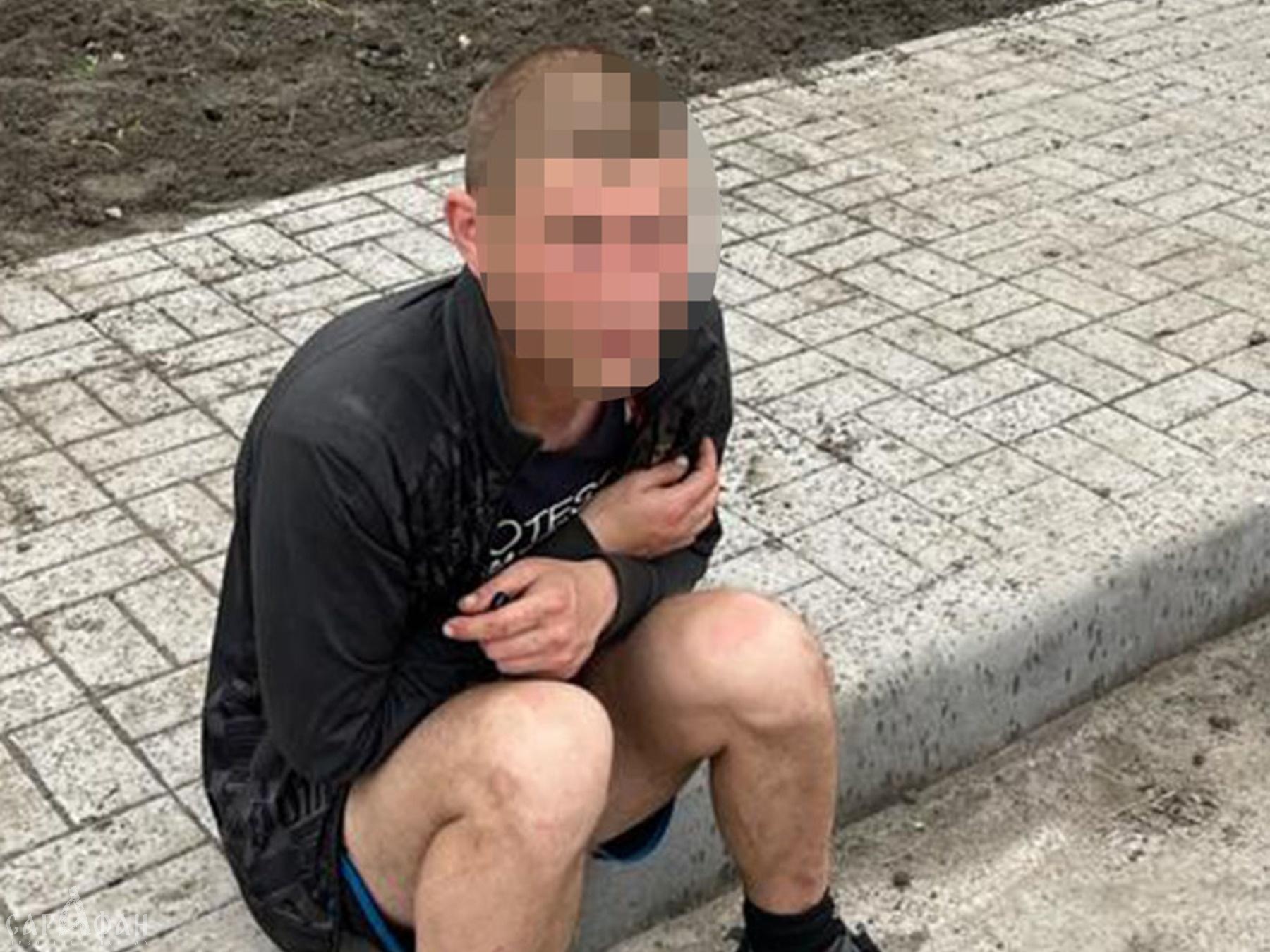 В Ростовской области мужчина напал с лопатой на автомобиль