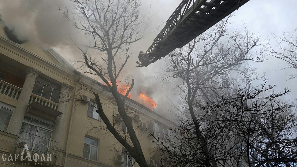 Более шести часов тушили многоквартирный дом в Новороссийске