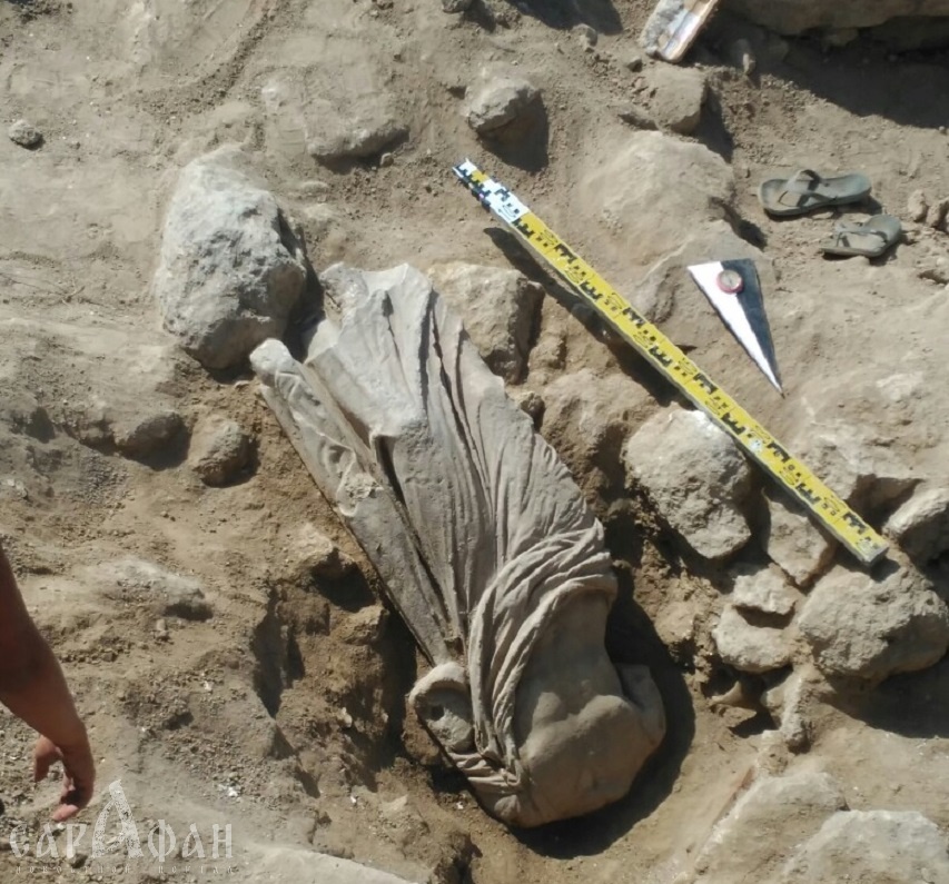 Античную статую нашли в Крыму при раскопках старинного города