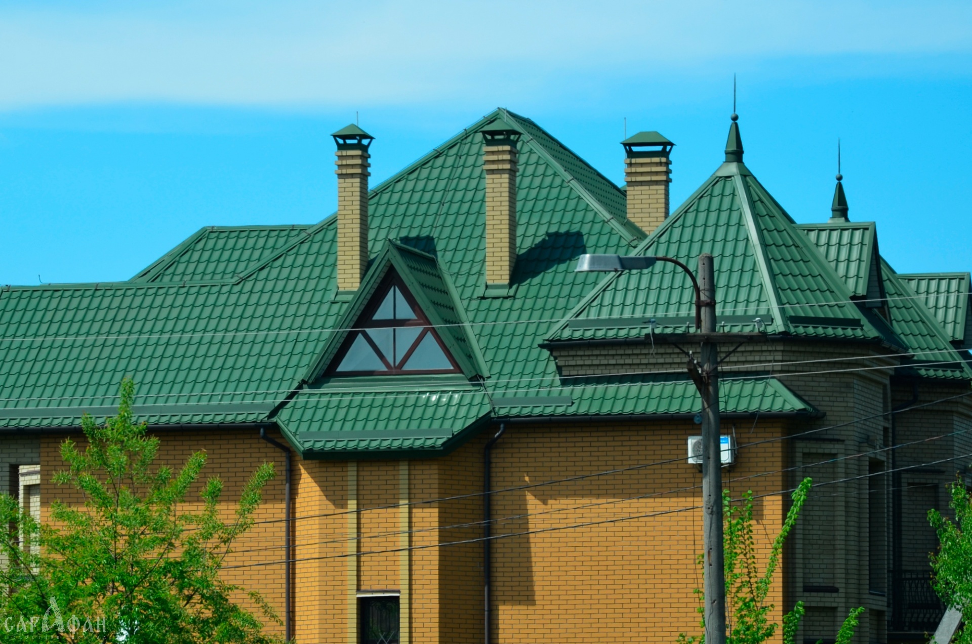 Перекрасить крыши домов в зеленый цвет предлагает житель Ростова