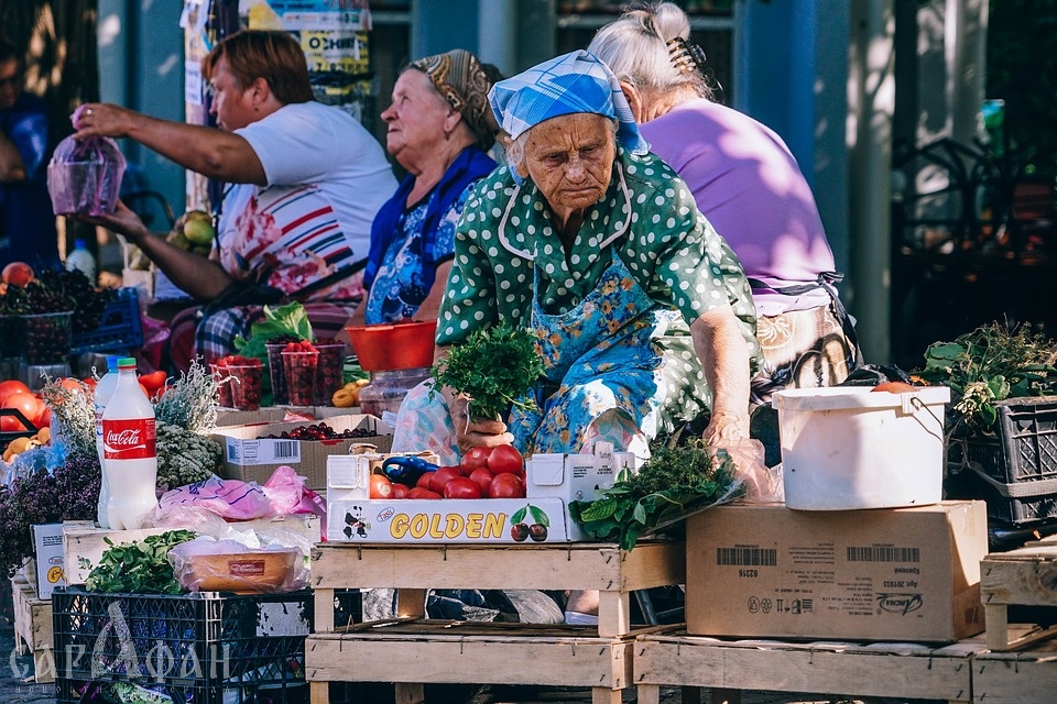 Торгующих на улице бабушек оштрафовали на 1 млн в Ростове