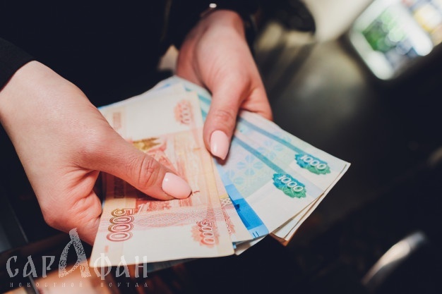 В Ставропольском крае сотрудницу налоговой службы подозревают в получении взятки