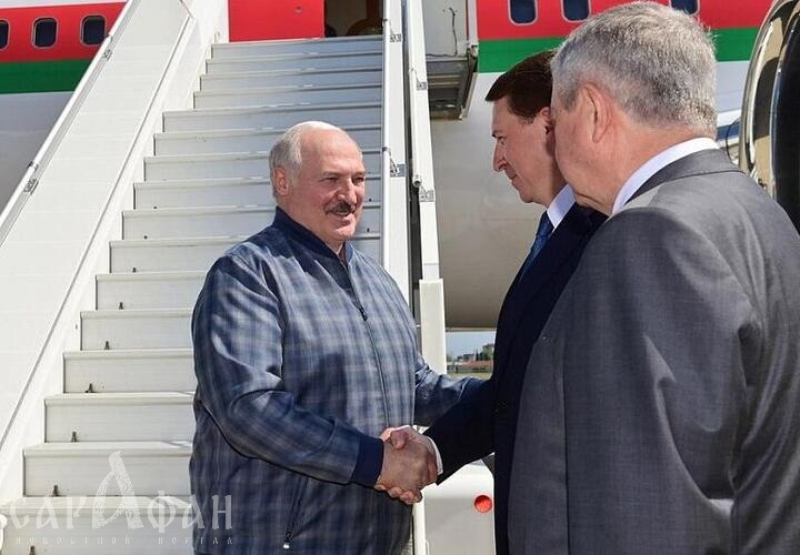 Александр Лукашенко прилетел в Сочи на переговоры с Владимиром Путиным
