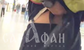 «На Украину отправьте, давайте»: в Краснодаре мужчина пытался спустить штаны перед ужаснувшейся матерью с ребенком, но решил ограничиться другими непристояностями