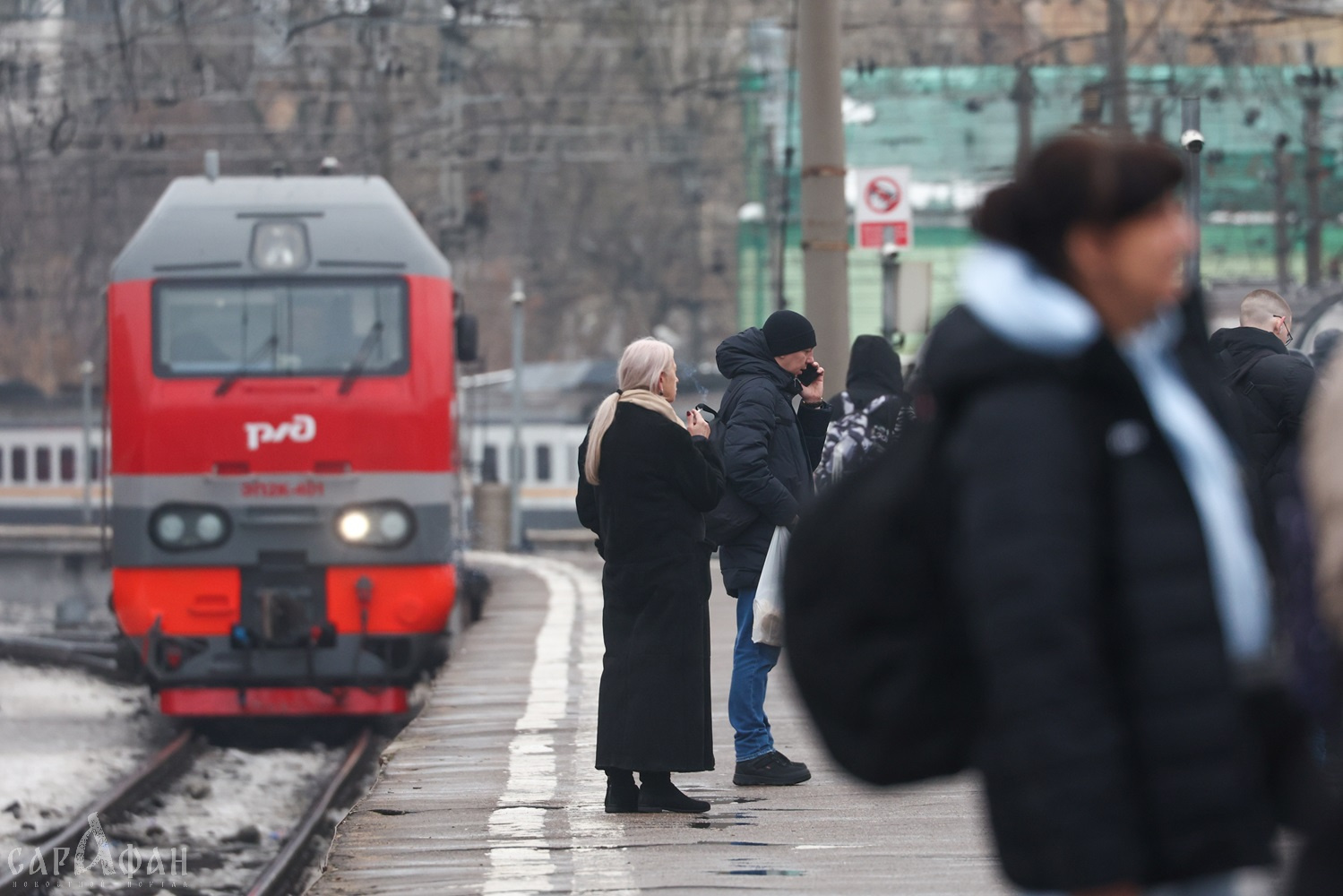 В Краснодарском крае поезда двигаются с опозданием на несколько часов 