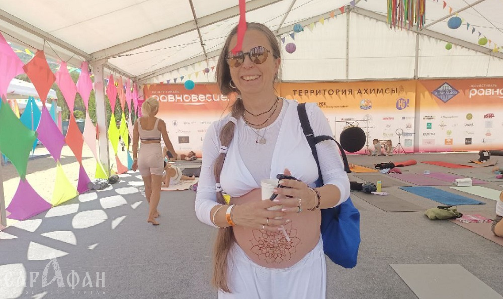 Будущая мама и тренер Татьяна Илларионова рассказала о пользе йоги для беременных