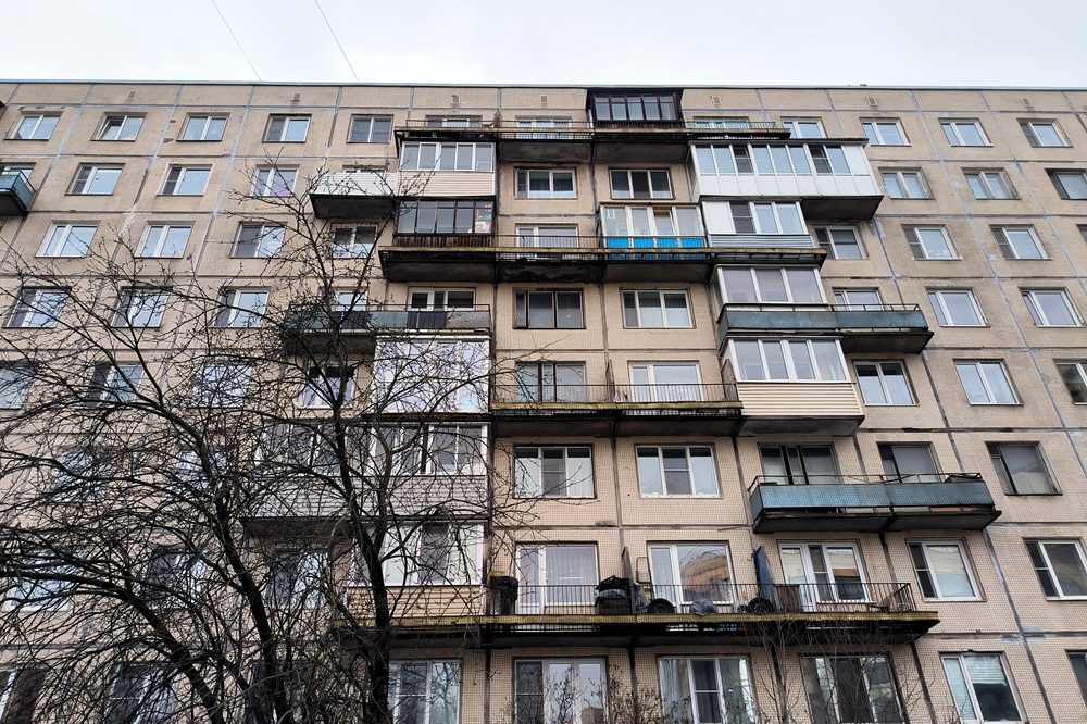 Въевшийся в стены смрад привел соседей приморской многоэтажки в квартиру юного парня, а следствие – в тупик