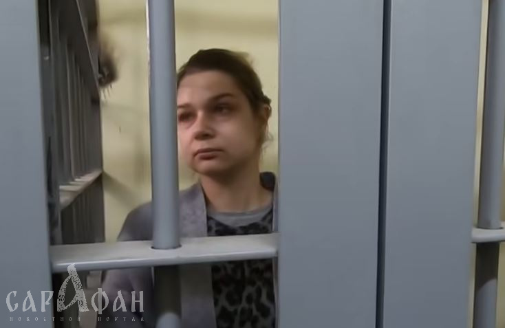 Перекрутила тело деда в мясорубке и отправляла от него новогодние «открытки»: внучка расчлененного Тархова с руками по локоть в крови трубит о невиновности и хочет на волю к маленькому сыну