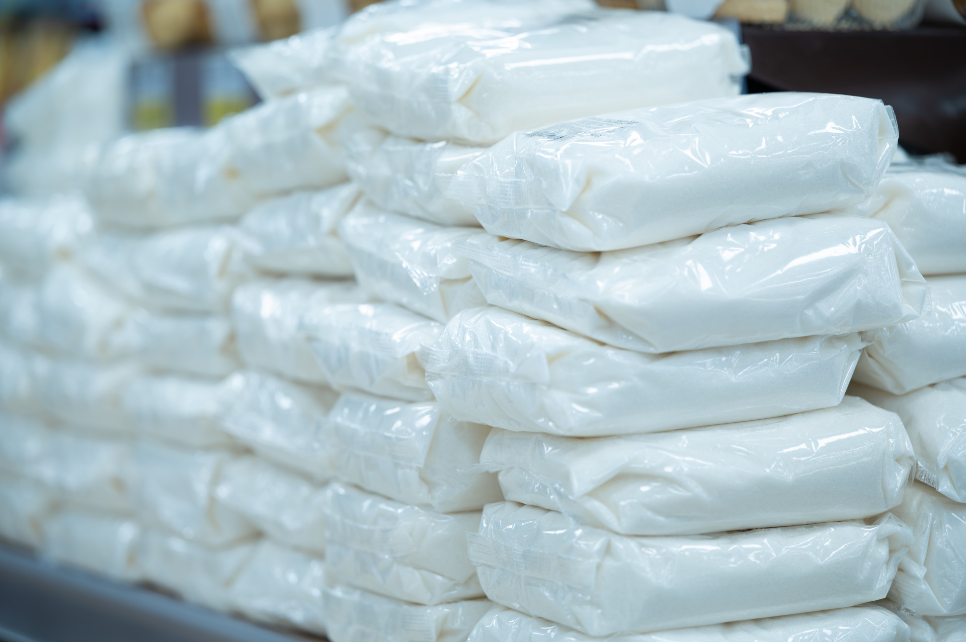 Крашенный по цене натурпродукта и какой-то «Экстра»: как не попасться на уловку и правильно выбрать сахар, чтобы не переплатить 