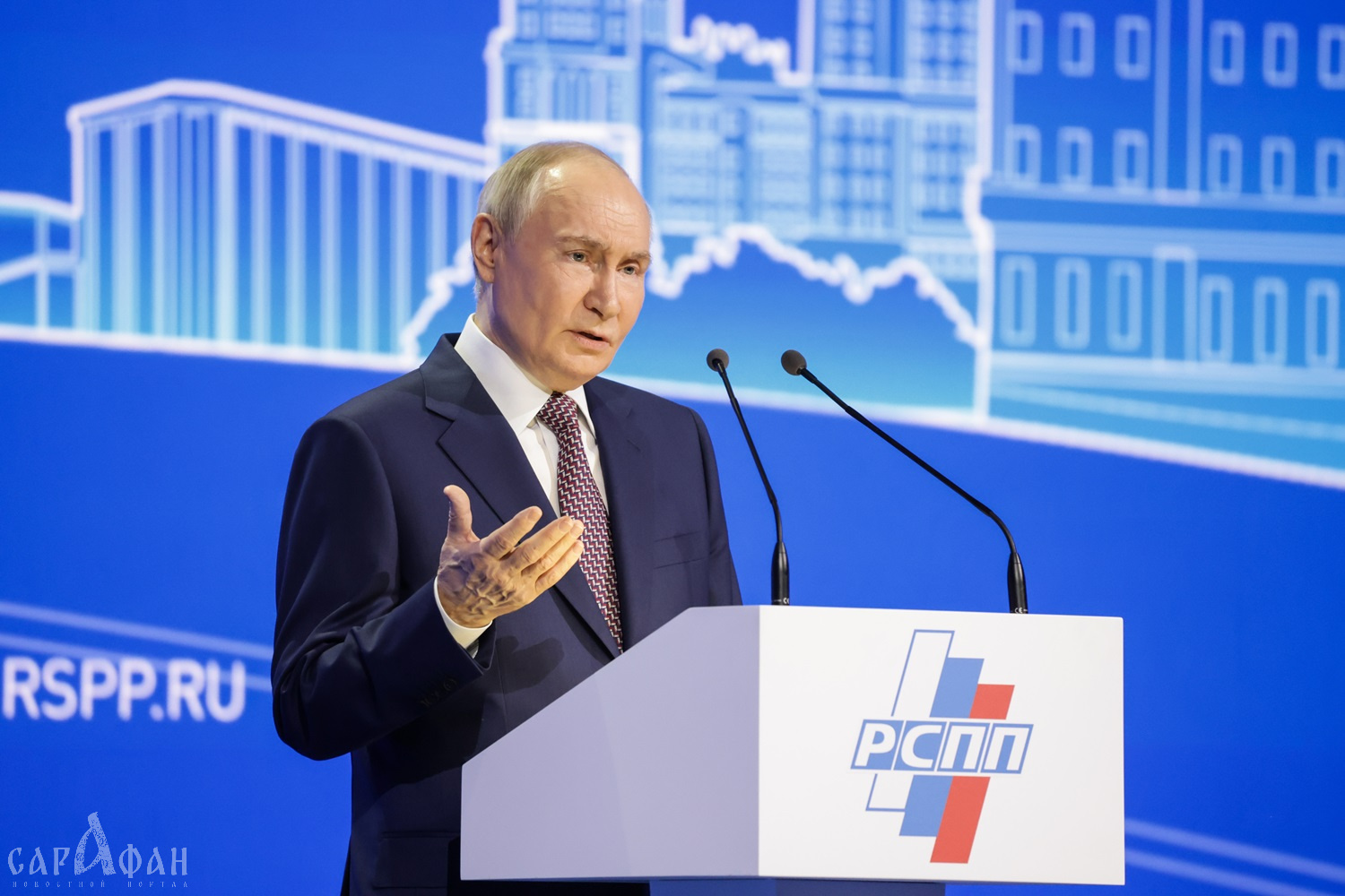 Владимир Путин назвал разлив мазута в Черном море следствием должностной халатности 