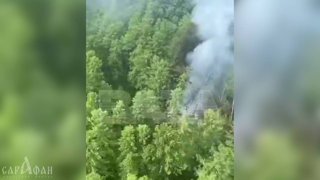 От самолета ничего не осталось: страшные кадры рухнувшего пассажирского авиалайнера выложили в Сеть