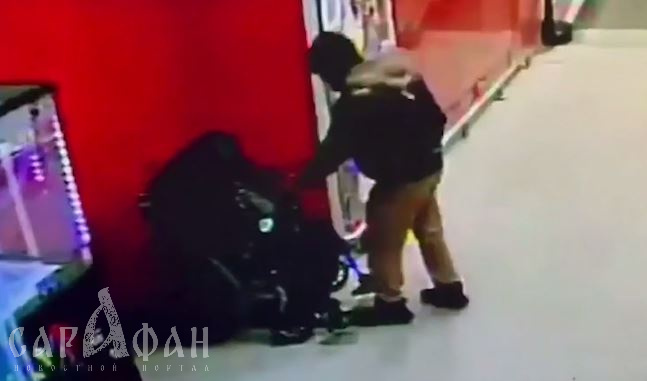 С загребущими руками пошел на беспомощного: в Новороссийске бездушного проходимца с сединой в бороде не остановила даже инвалидная коляска  