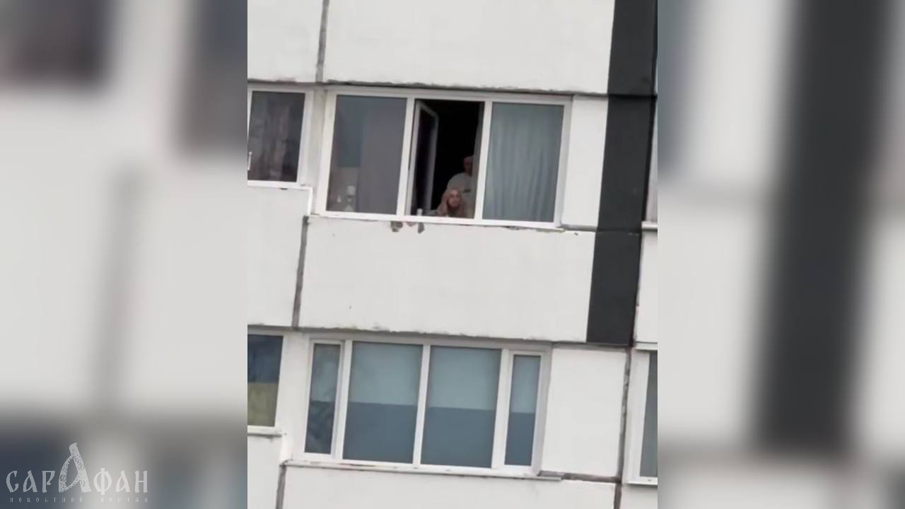 Двигались в такт музыки: на видео попал момент близости молодой пары на концерте популярной певицы