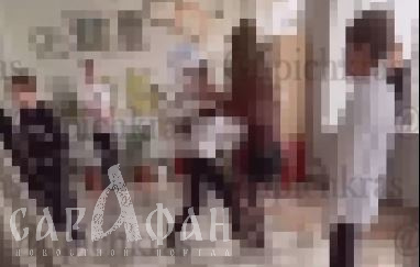 Повалил на пол и рвал волосы: школьник накинулся на девочку во время перемены в Геленджике