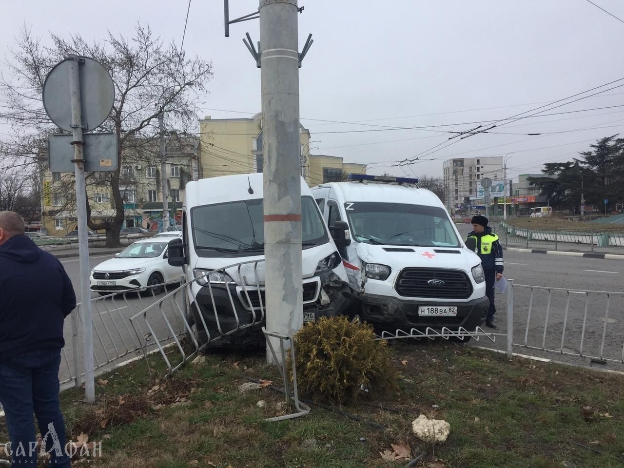 В Симферополе в ДТП пострадали трое медиков и водитель "скорой"