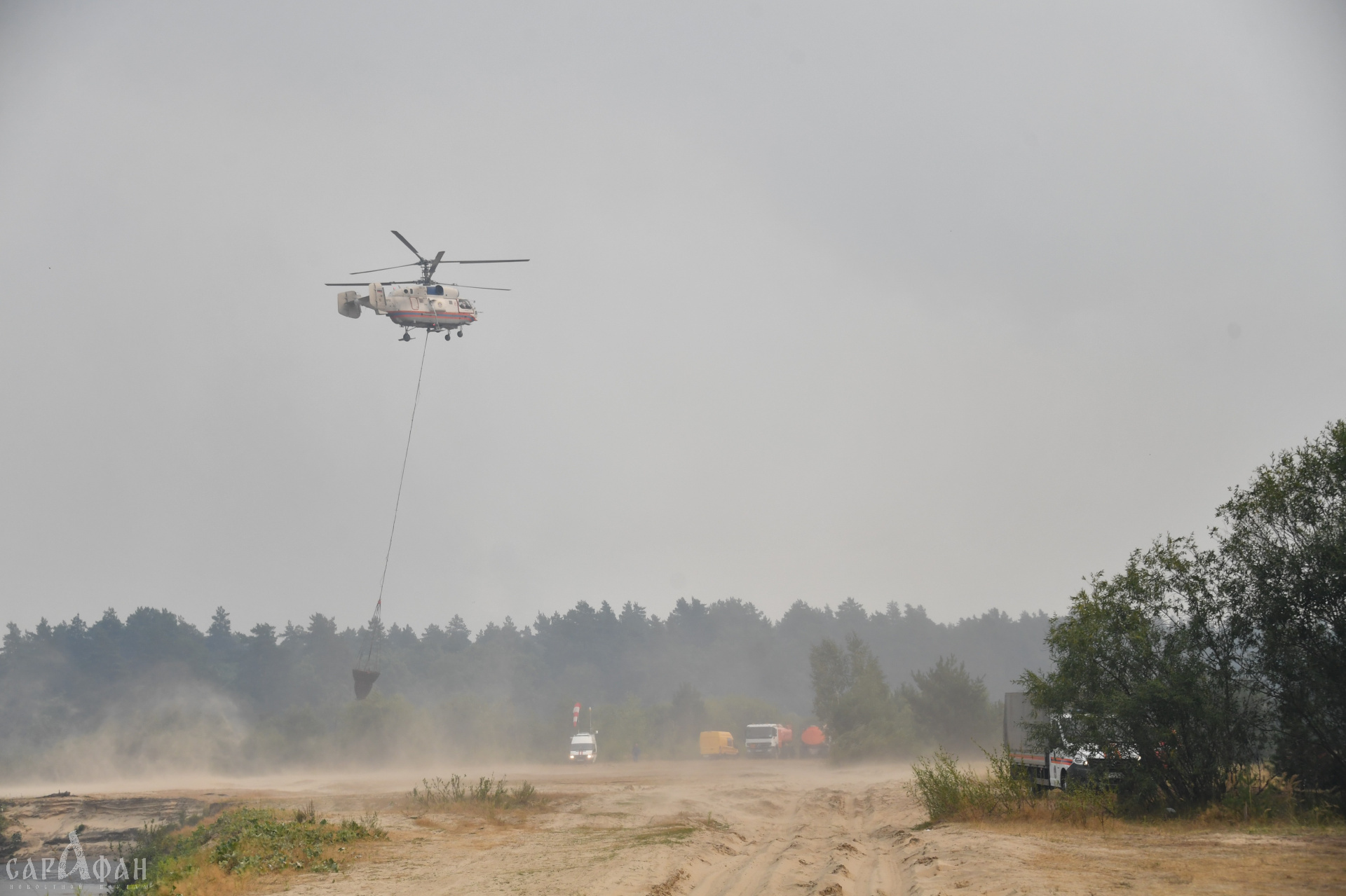 Десятки отдыхающих оказались в огненной ловушке на берегу моря под Геленджиком