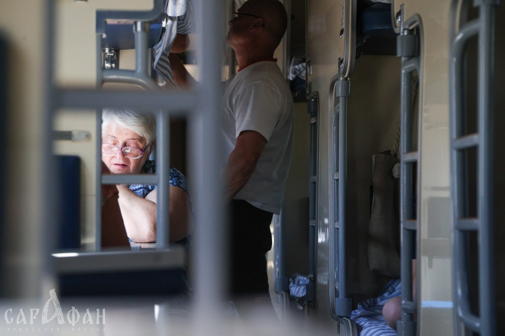 Невыносимая духота: пассажиры томятся в раскаленных вагонах поезда в Адлер
