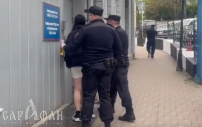 Осквернительница, прикурившая сигарету от Вечного огня в Туапсе, объяснила свой поступок легкомысленностью