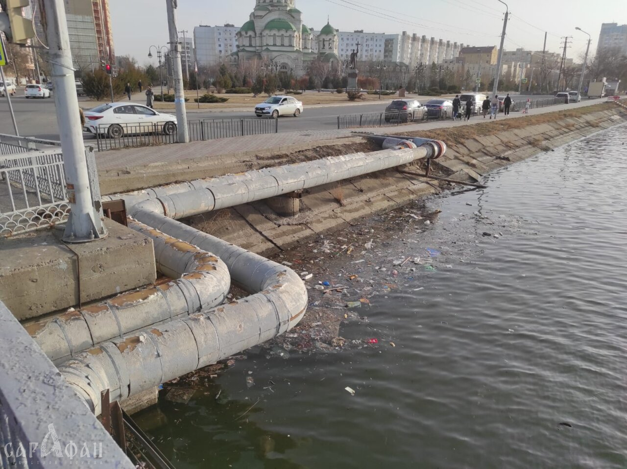 Астраханские каналы после зимы превратились в свалки