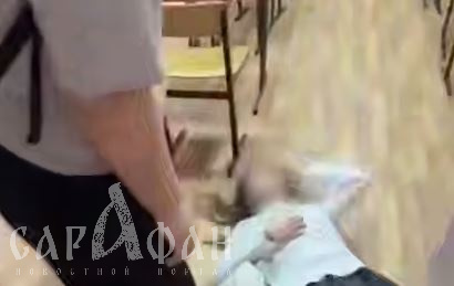Рухнула на пол от детской жестокости: беспринципные школьники гнобили и избивали дочь погибшего бойца СВО, записав ее в ряды безотцовщины