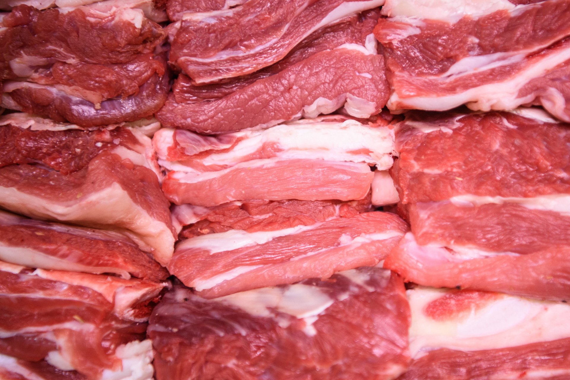 Тонны мясной продукции непонятного происхождения не попали на прилавки Краснодарского края