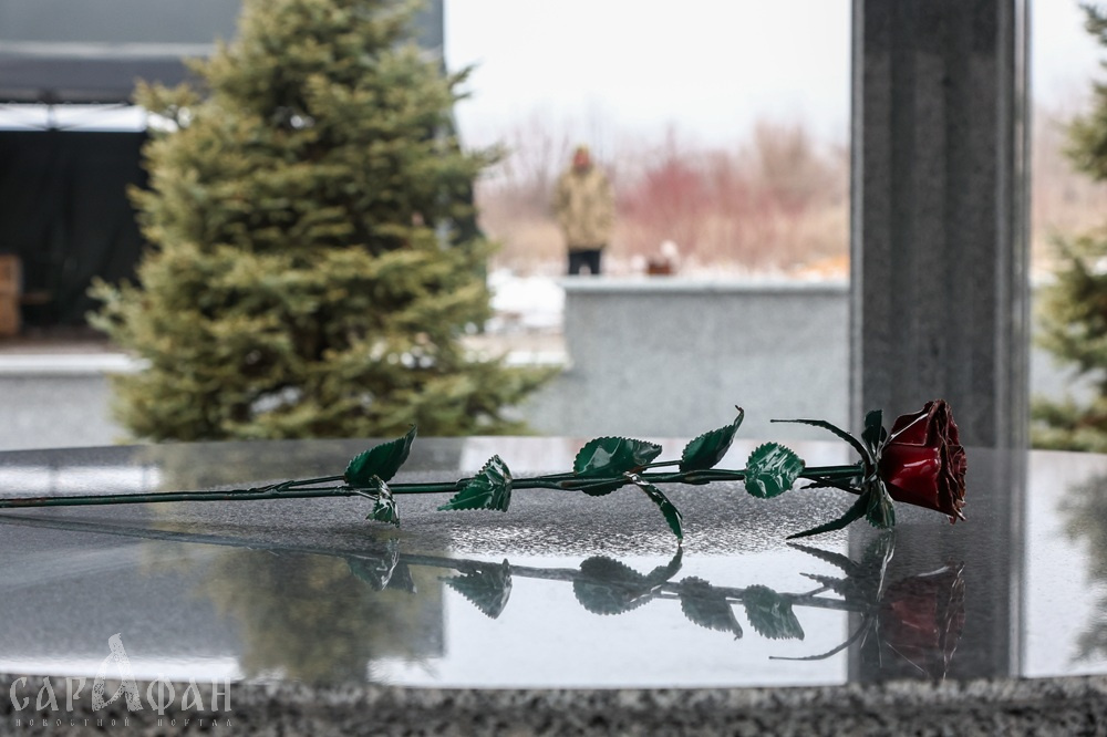 Сняла все деньги и исчезла: вдова со стажем уже не впервые хоронит мужа, который погиб на СВО