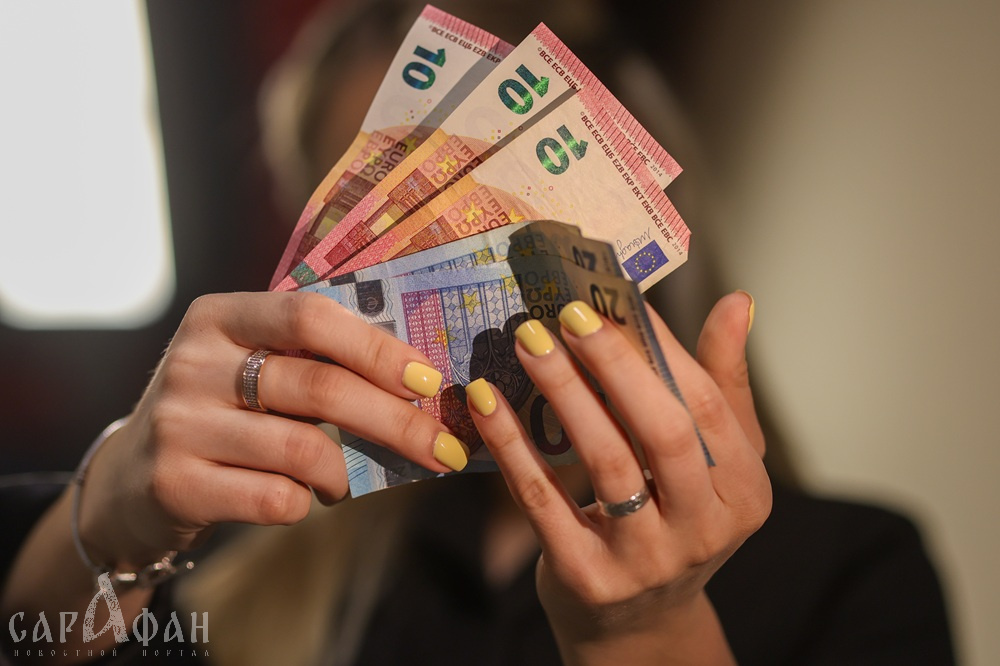 Замначальница новороссийской налоговой придумала кодовые слова, чтобы замести следы миллионной взятки, но суд разгадал шифр и дал ей 7 лет колонии