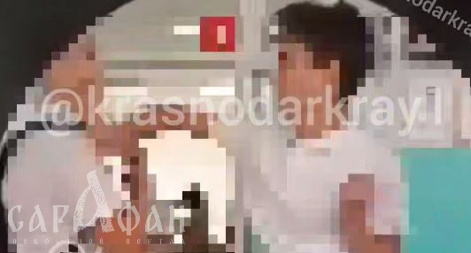 «Мне тебя жалко»: на Кубани школьник одним прицельным ударом снес с ног робко стоящего ребенка во время перемены