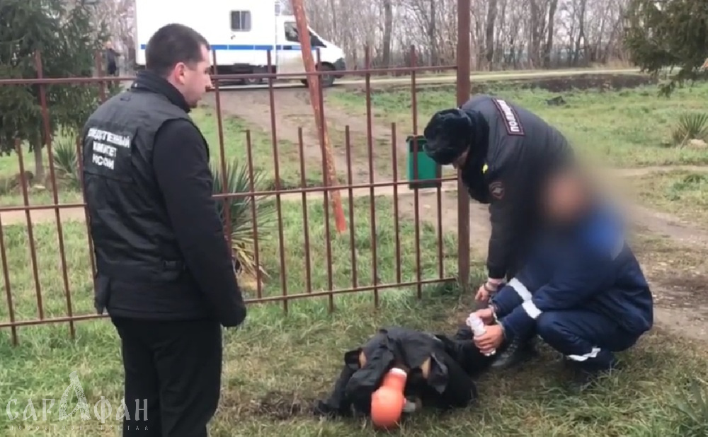 Потемнело в глазах, в носу запеклась кровь: кубанец задыхался от смрада собственной плоти, пока друг стоял над ним с пустой бутылкой в руках
