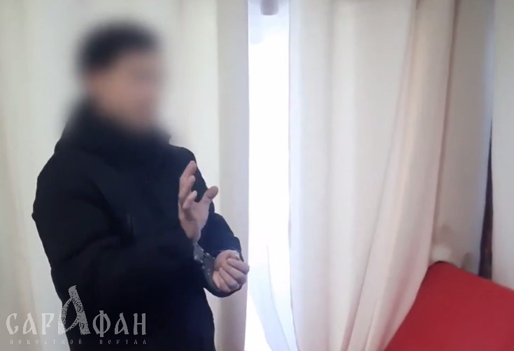 Окровавленное тело помогала прятать совсем юная подруга: озверевший парень со стеклянными глазами разделался с девочкой у дивана и бездыханную отнес разлагаться в гараж