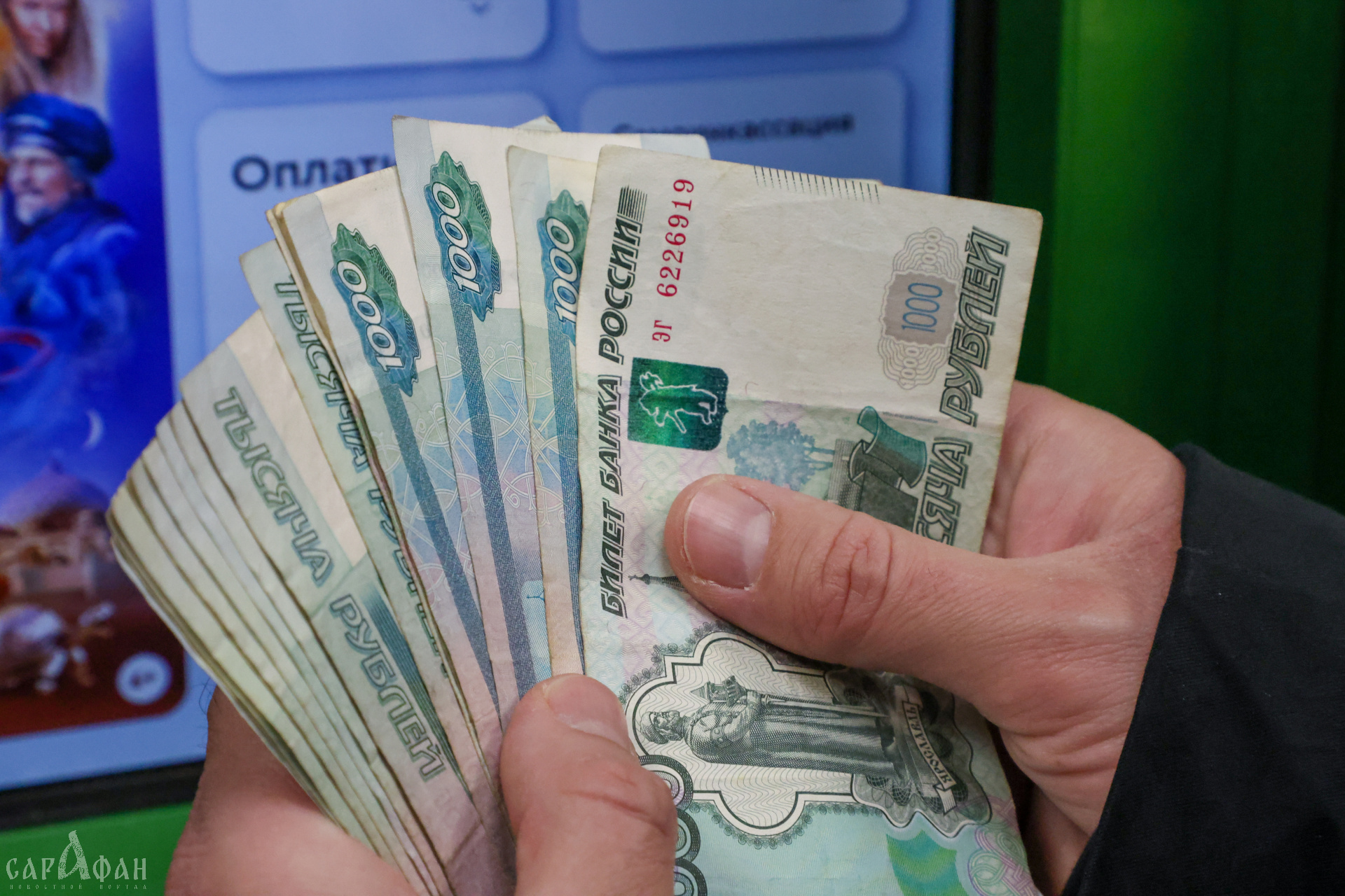 Директор краснодарской фирмы три месяца «кормил завтраками» подчиненных, тратя их зарплатные деньги 