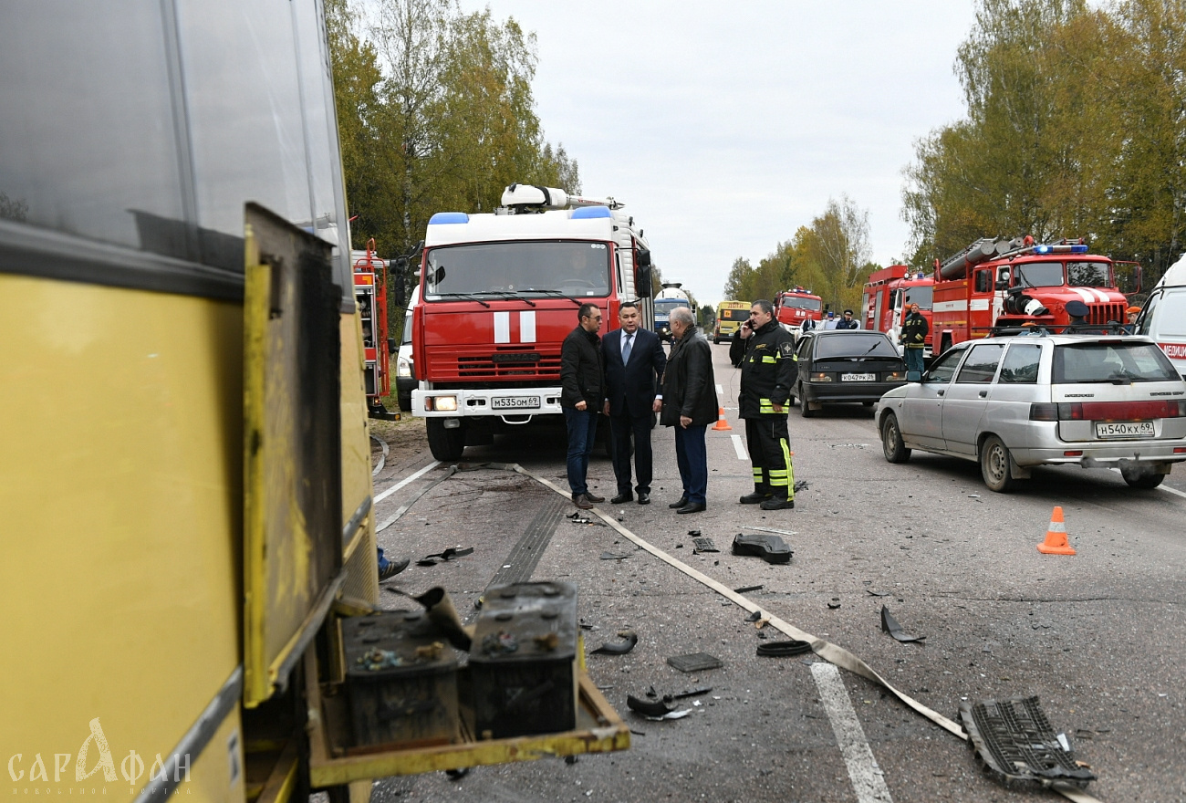 Пострадали два человека в лобовом столкновении школьного и экскурсионного автобусов в Сочи