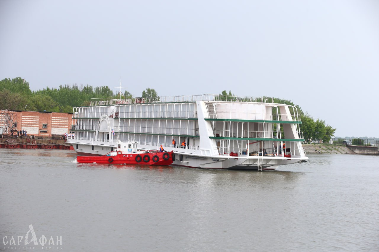 В Астраханской области построят первый в России сухогруз-контейнеровоз