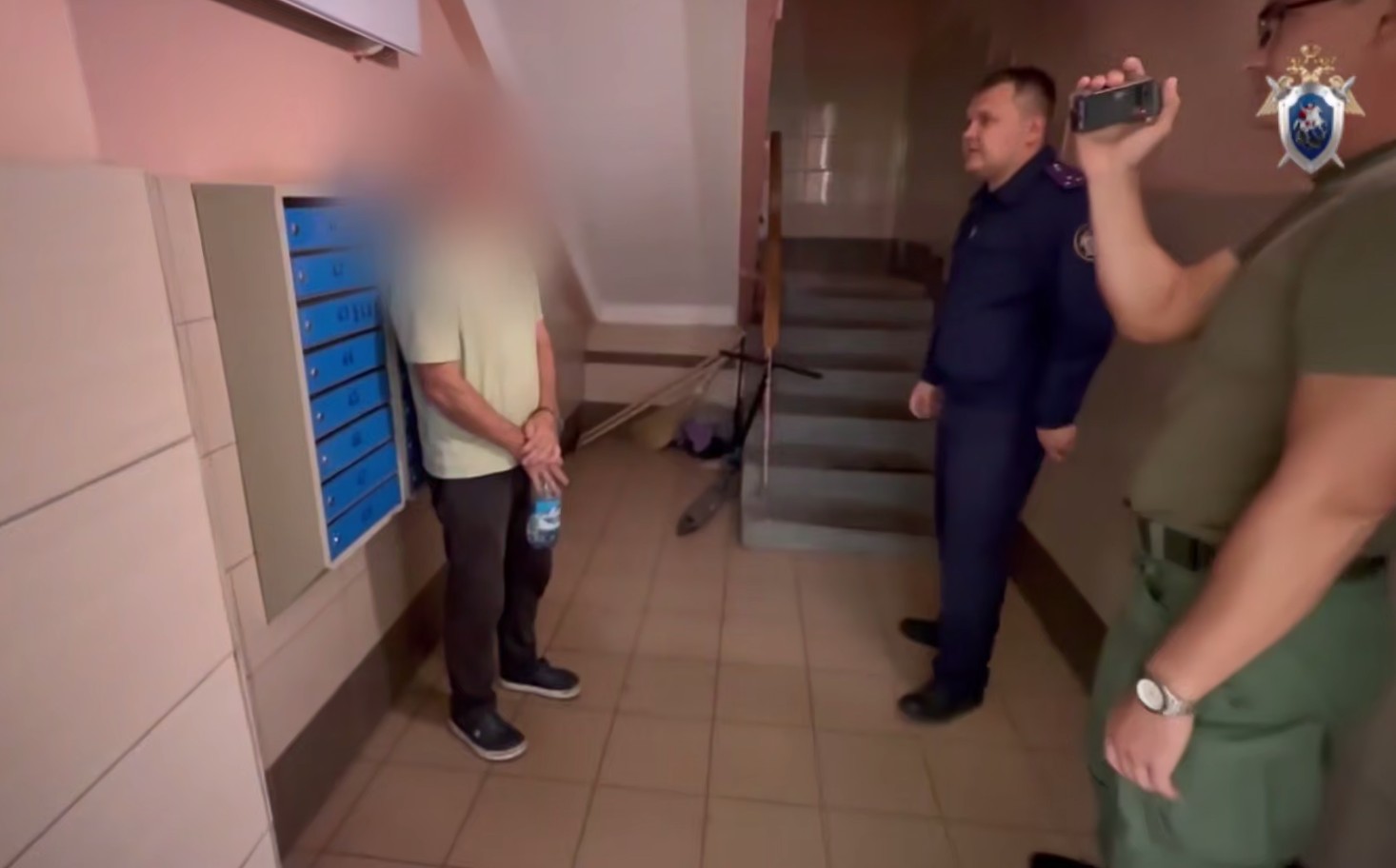 «Зашел в подъезд и совершил эти действия»: маленькая девочка очень быстро повзрослела, когда ее взял в тиски незнакомый взрослый мужчина