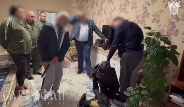 Оставил тела с огнестрельным в квартире и скрылся на два десятка лет: задержан сочинец, обвиняемый в тройном убийстве 