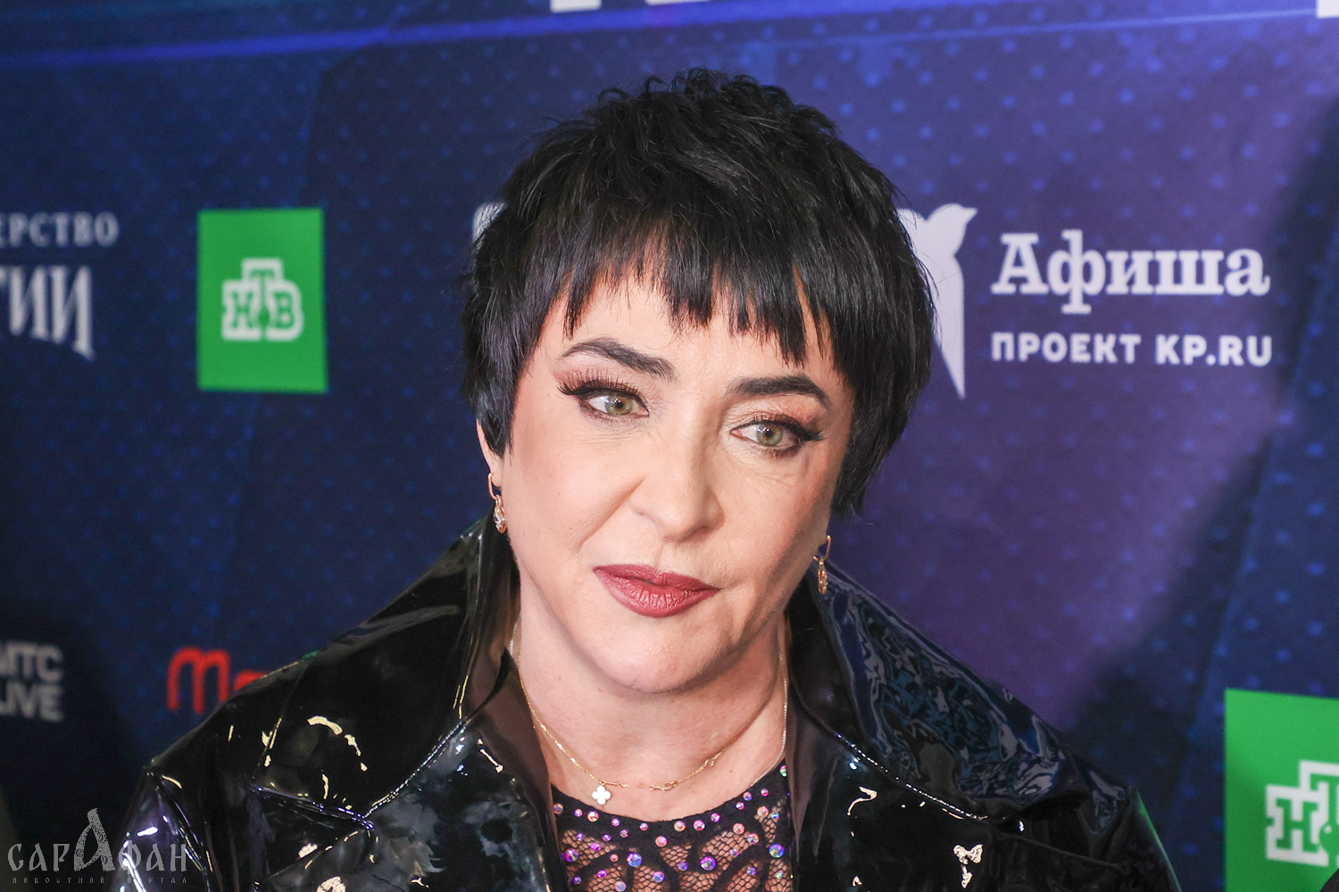 Теперь «бабка» таскает дрова: Лолита в поиске нового хобби