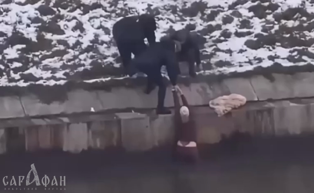 Будто тысячи лезвий впились в тело: отчаянная мать без раздумий бросилась в водоворот за дочерью, но сама не могла выбраться из ледяного плена