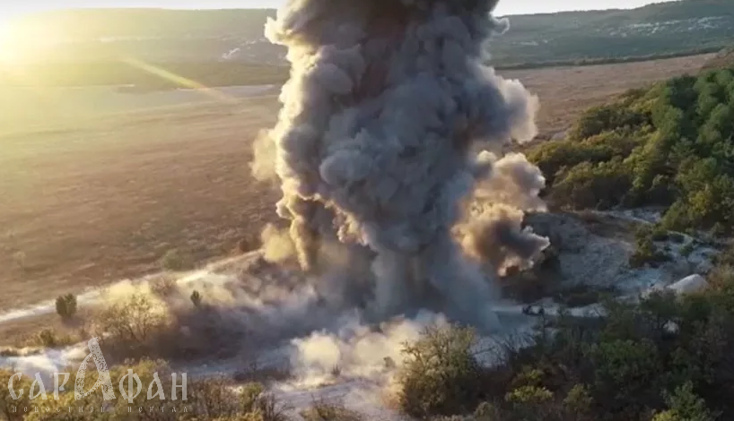 МЧС показало эффектное видео взрыва старых боеприпасов в Крыму