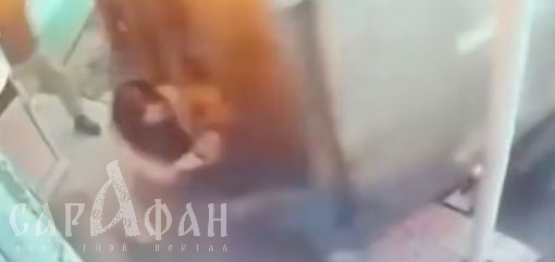 На бешенной скорости мчал вершить самосуд: водитель большегруза устроил смертельную «игру» на пороге бара
