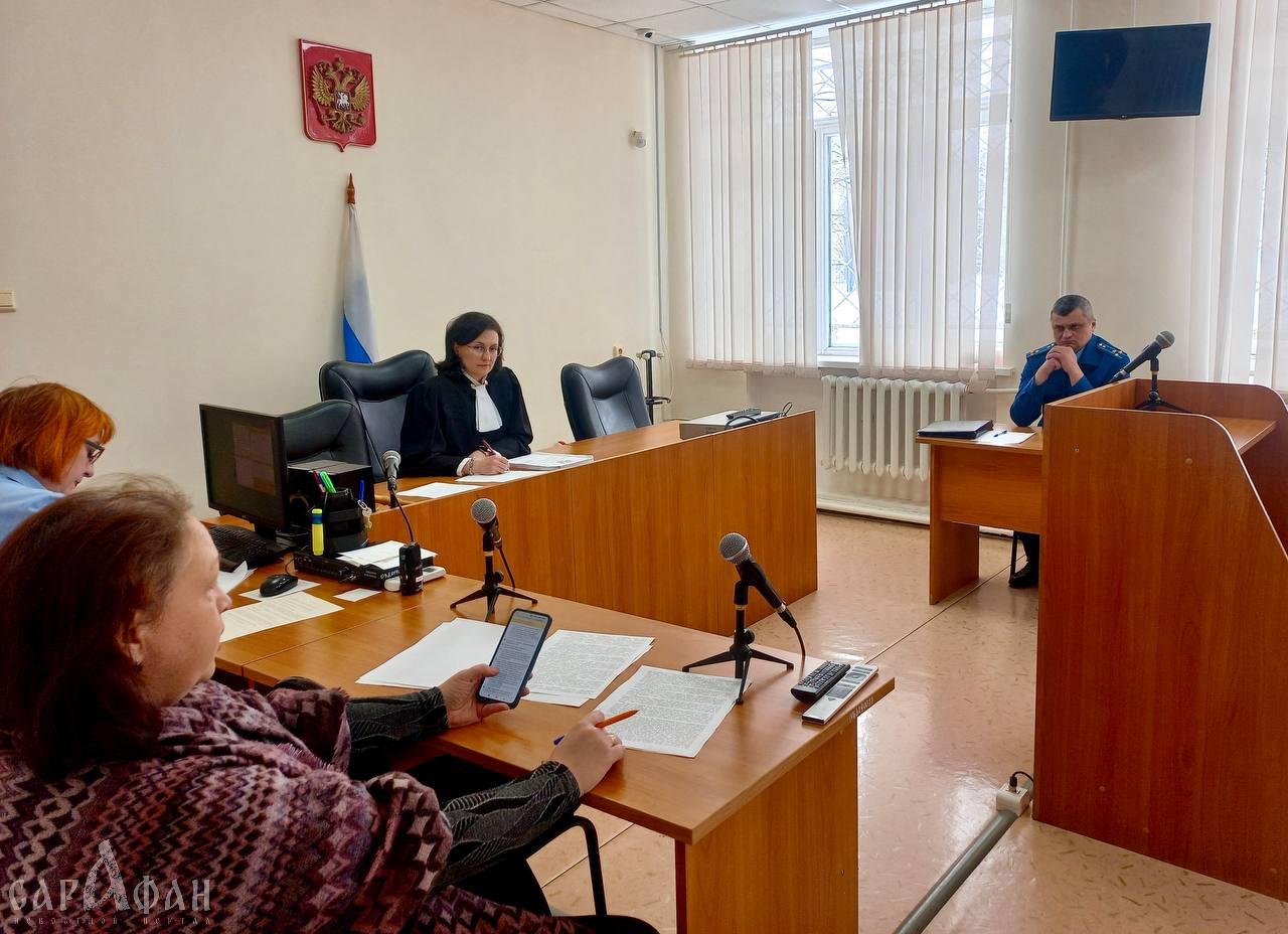 Сначала он просто трогал: насилие продолжалось годами, но несовершеннолетняя девочка не могла сопротивляться грубой силе отчима-уголовника