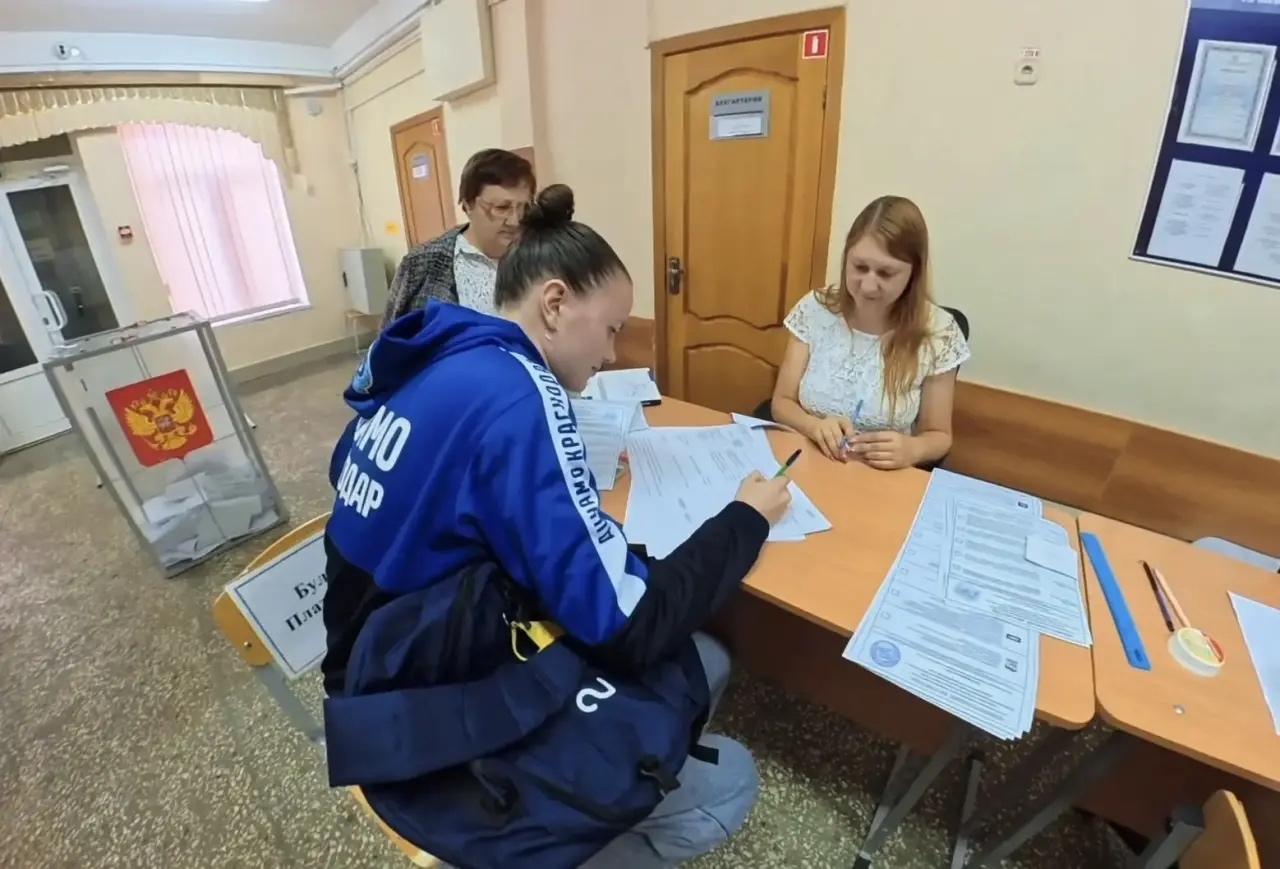 «Мы должны выбрать людей достойных»: в Краснодаре на выборах проголосовали известные спортсмены Брагина и Боговская