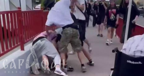 «Девочек травишь малолетних»: во время побоища мужчина хлестал защитников детей ремнем в Анапе