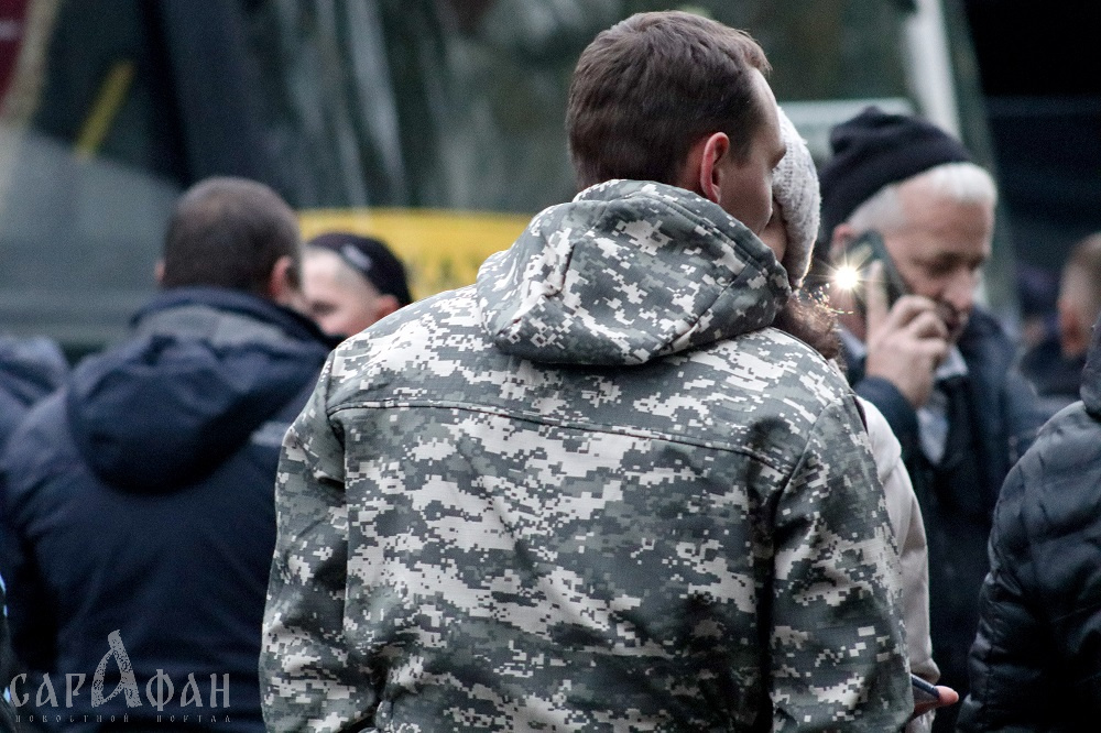 Проводили друга в армию, а сами отправились в тюрьму: двоих парней внезапно арестовали после знакомства с приезжим в сочинском парке