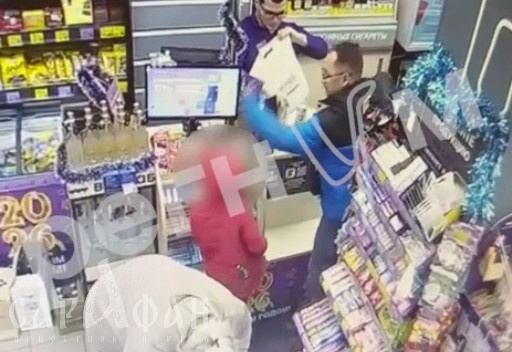 «Он ничего не ответил, а сразу ударил»: девочка отлетела на пол, попросив купить ей шоколадку отца, который уже затарился пивом