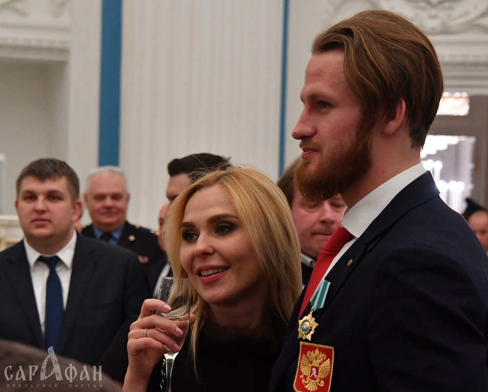 Бывшего мужа Пелагеи хоккеиста Телегина за долги ищут приставы