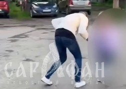 «Малышка не понимала, что происходит с ее мамой»: еле передвигающая ногами женщина волокла за руку ребенка и скрылась в подъезде многоэтажки Краснодара