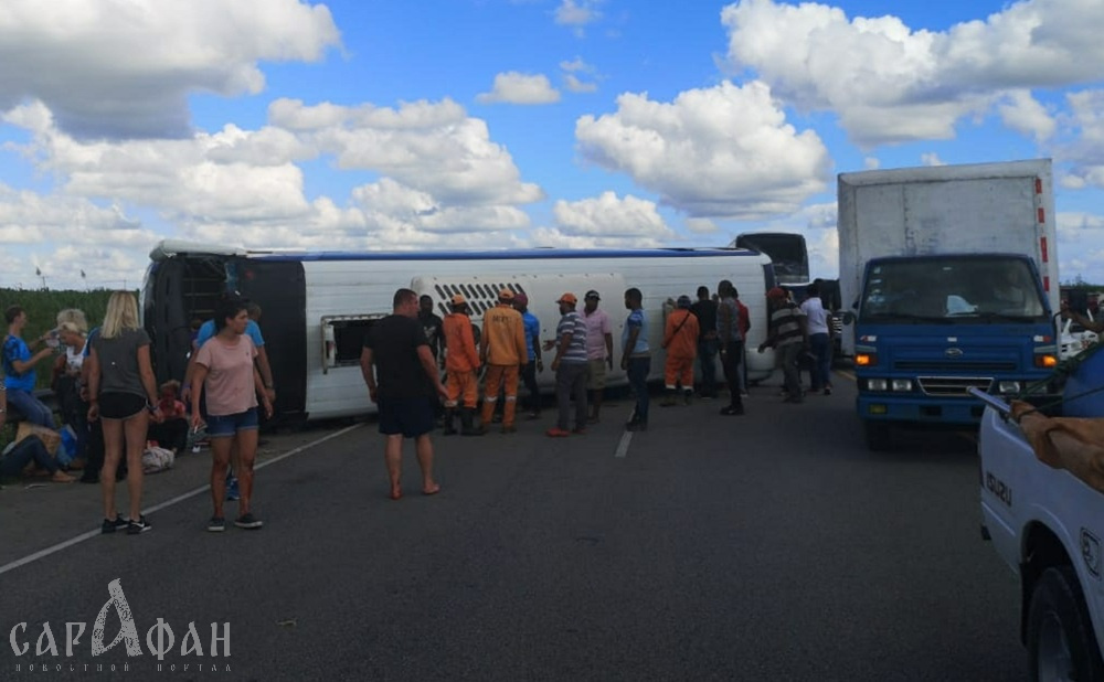 Распластался на трассе: пассажиры оказались зажаты в смертельной западне внутри переполненного автобуса, летевшего на бешеной скорости со спуска